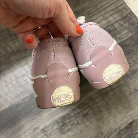 Vans - Picture 3 of 4